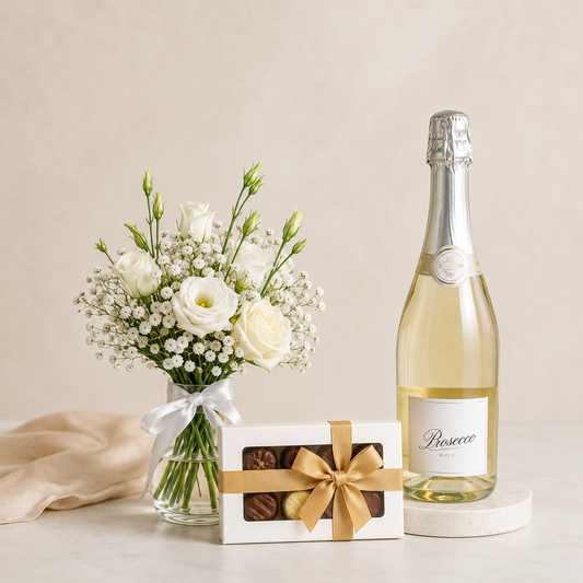 Luksuriøs hvid buket med prosecco og chokolade