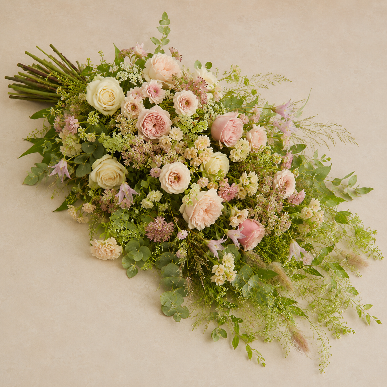 Blush & Creme Bårebuket | Elegant Kondolencebuket Danmark
