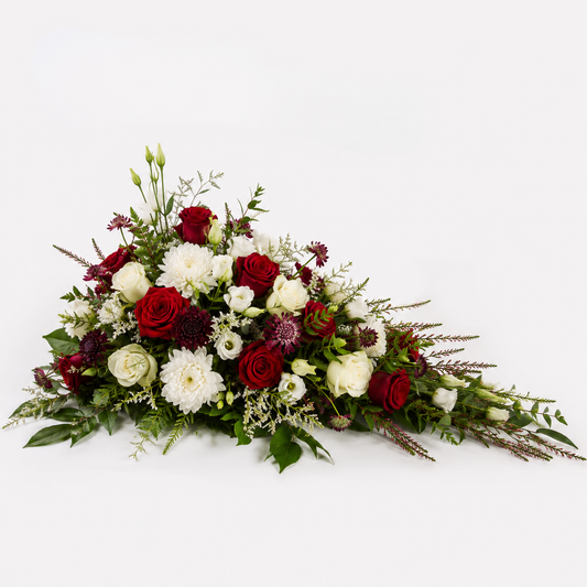 Rød & Hvid Båredekoration | Begravelsesblomster