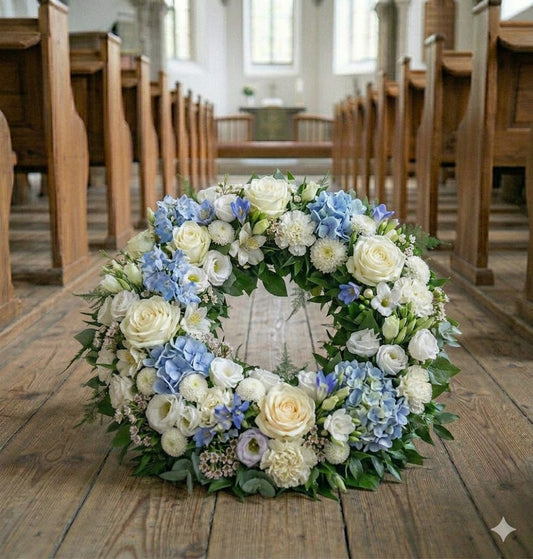Blå & hvid begravelseskrans | Begravelsesblomster