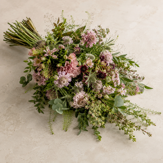 Naturlig Eng Bårebuket | Skandinaviske Begravelsesblomster Danmark