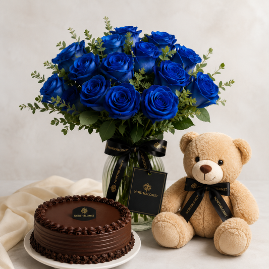 Blå rosenbuket med bamse og chokoladekage | Blomster & kage gave