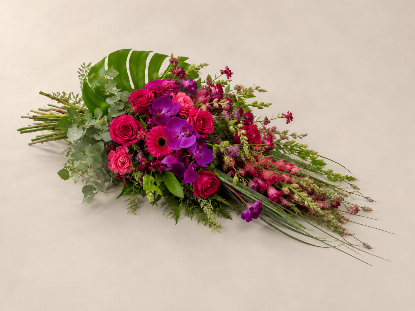 Fuchsia & Lilla Bårebuket | Elegante Kondolenceblomster Danmark