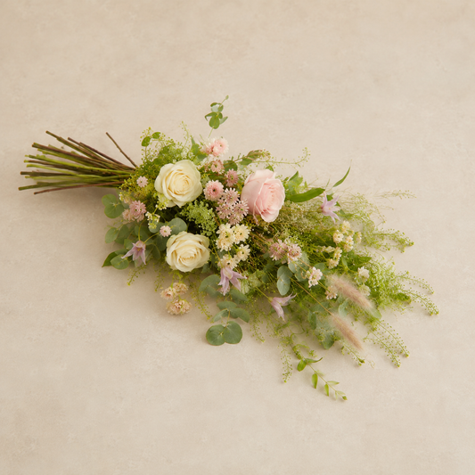 Blush & Creme Bårebuket | Elegant Kondolencebuket Danmark