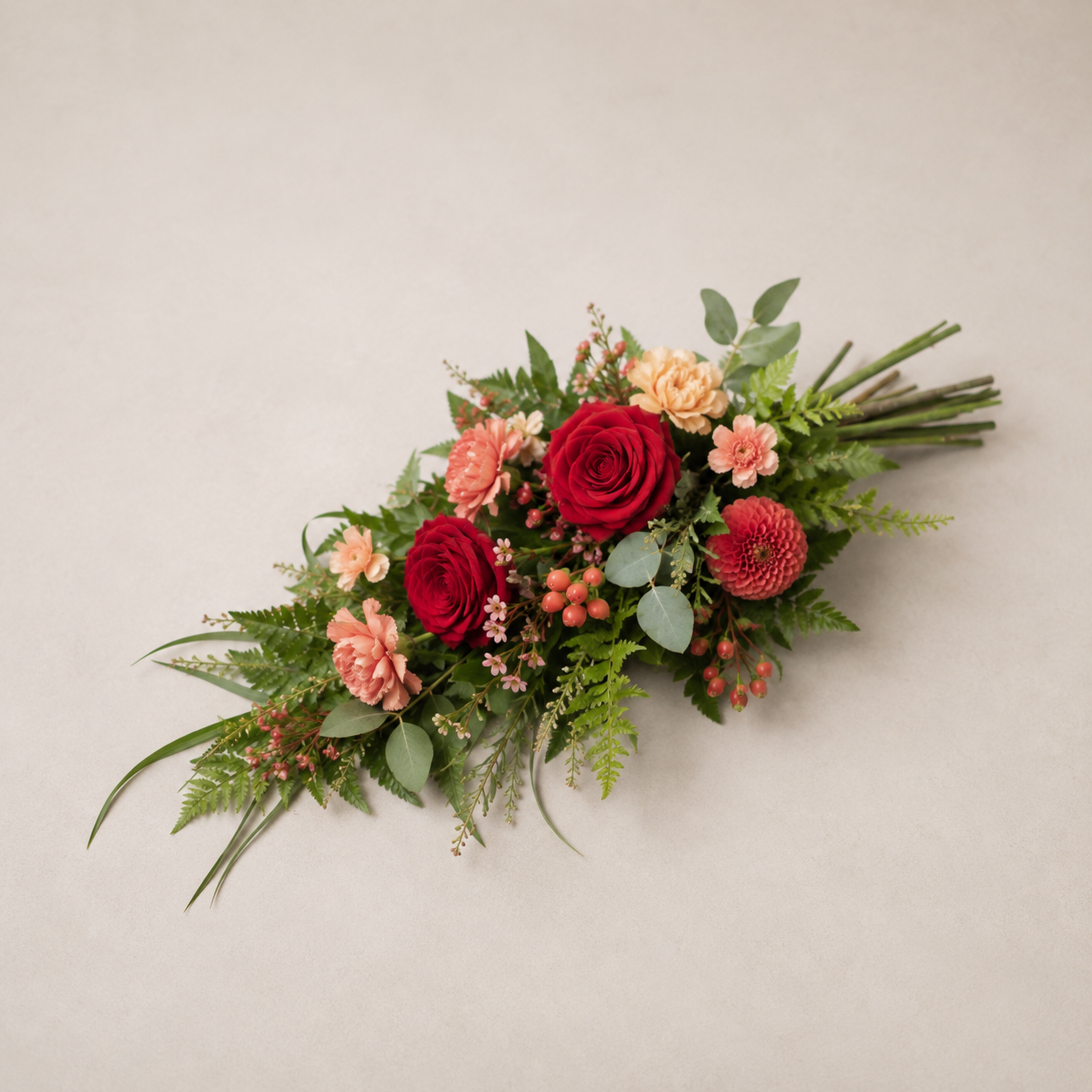 Rød & Fersken Bårebuket | Varme Kondolenceblomster Danmark