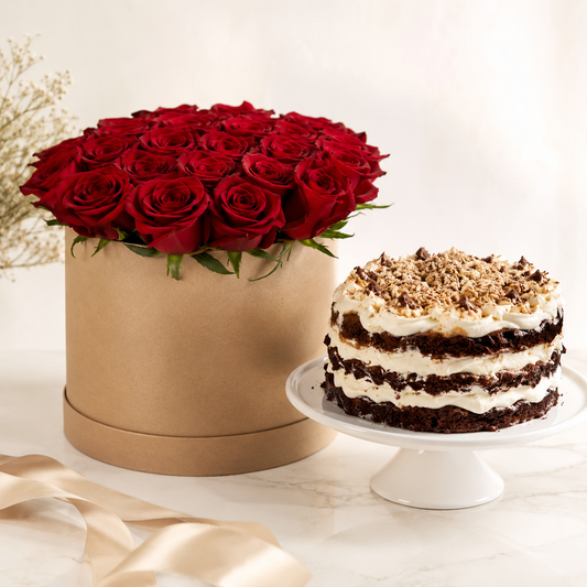 Rød rosenæske med chokoladeflødekage | Blomster & kage levering
