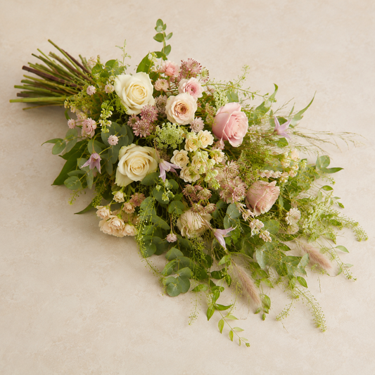 Blush & Creme Bårebuket | Elegant Kondolencebuket Danmark
